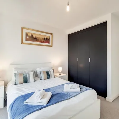 Deluxe One Bed Apartment By London Excel